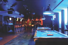Cambridge Balcony Bar - Tourism Gold Coast 2