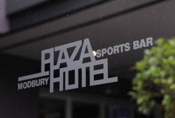 Modbury Plaza Hotel - Tourism Gold Coast 2