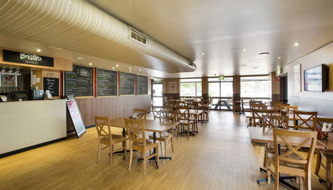 Castle Hill Tavern - Tourism Gold Coast 2