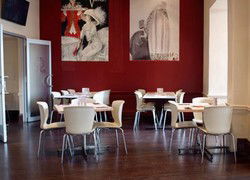 The Oxford Hotel - Tourism Gold Coast 1