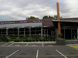 Sandown Park Hotel - Tourism Gold Coast 0