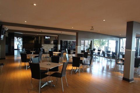 The Beachcomber Hotel - Tourism Gold Coast 3