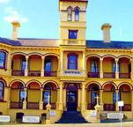 The Queenscliff Historic Royal Hotel - Tourism Gold Coast