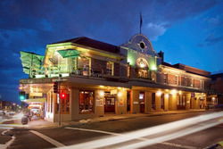Town Hall Hotel - Tourism Gold Coast 0