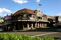 Town Hall Hotel - Tourism Gold Coast 3