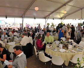 Alice Springs Turf Club - Tourism Gold Coast 2