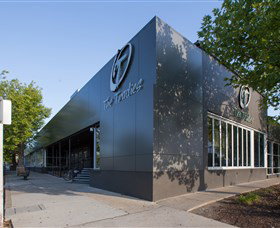 Canberra Tradesmen's Union Club - Tourism Gold Coast 1