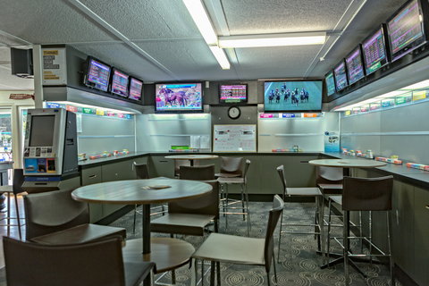 Lake Conjola Bowling Club - Tourism Gold Coast 4