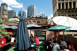 Hotel Sweeneys - Tourism Gold Coast 0