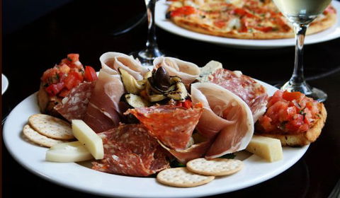 Giovanni's Restaurant & Pizzeria - Tourism Gold Coast 1