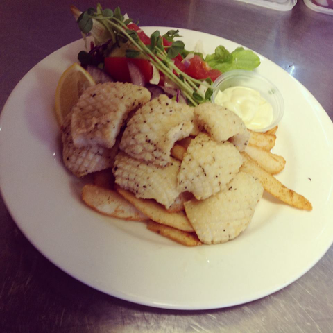 Golden Sands Tavern - Tourism Gold Coast 3