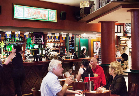 O'Malley's Irish Pub - Tourism Gold Coast 2