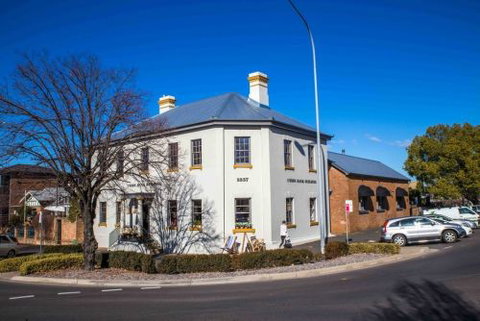 Union Bank Wine Bar - Tourism Gold Coast 2