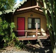 Magnum's Backpackers Bar - Tourism Gold Coast