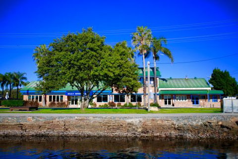 Tea Gardens Hotel–Motel - Tourism Gold Coast 0