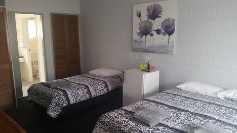 Kabra Hotel - Tourism Gold Coast 1