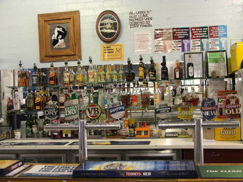 Old Bar Tavern - Tourism Gold Coast 2