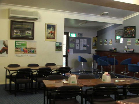 Old Bar Tavern - Tourism Gold Coast 4