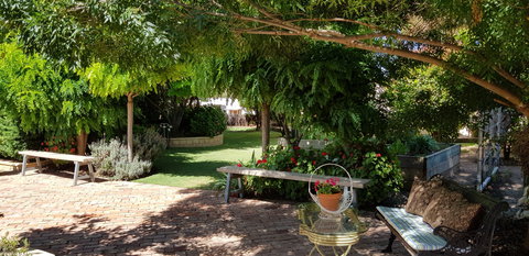 Camelot Garden Stroll - Tourism Gold Coast 2