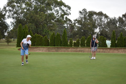 Nine And Dine Golf And Buffet Dinner With Seafood - Tourism Gold Coast 1