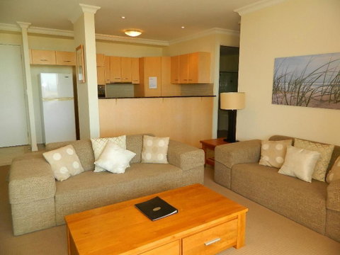 Santorini Twin Waters - Tourism Gold Coast 3