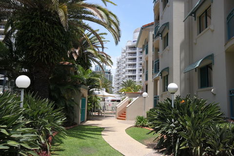 Aruba Beach Resort - Tourism Gold Coast 1