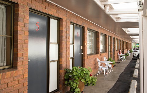 Country Pathfinder Motor Inn - Tourism Gold Coast 2