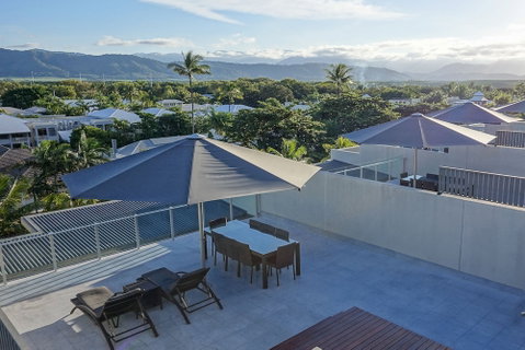 Coconut Grove - Tourism Gold Coast 2