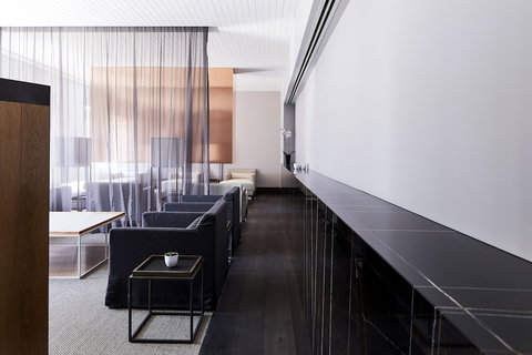 Burbury Hotel & Apartments - Tourism Gold Coast 1