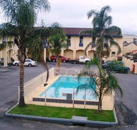 Econo Lodge Hacienda International - Tourism Gold Coast