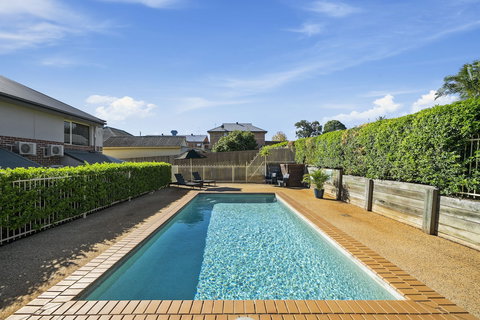 Ambassador On Ruthven - Tourism Gold Coast 2