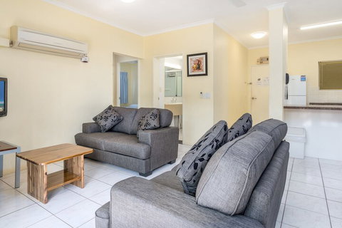 Tradewinds McLeod Holiday Apartments - Tourism Gold Coast 6