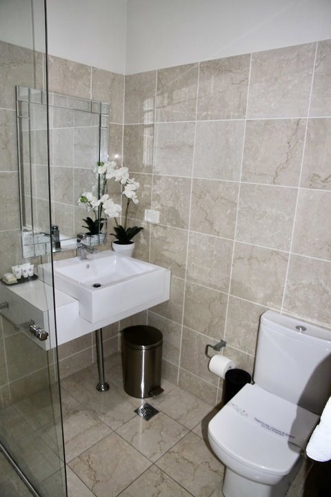 Mariners Court Hotel - Tourism Gold Coast 4