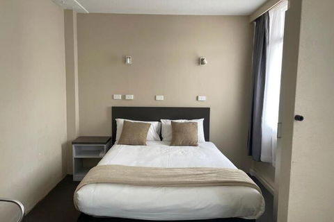 Astor Hotel Motel - Tourism Gold Coast 7