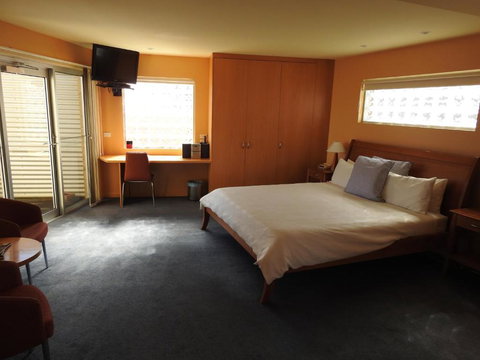 Waves Luxury Suites - Tourism Gold Coast 6