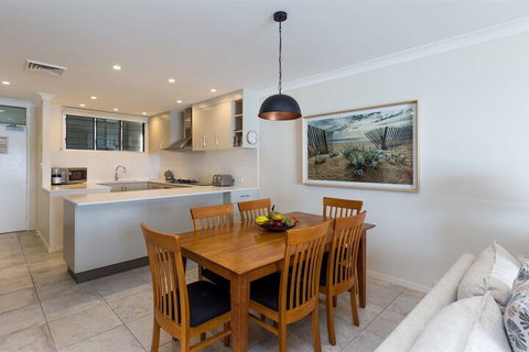 Beach Lodges - Tourism Gold Coast 3