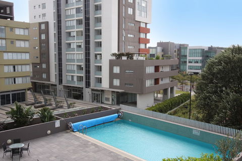 Honeysuckle Executive Apartments - Tourism Gold Coast 1