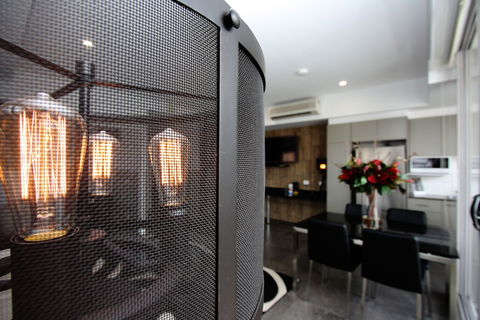 Honeysuckle Executive Apartments - Tourism Gold Coast 5