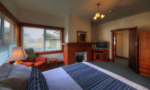 Stanley Village Waterfront Accommodation - Tourism Gold Coast 6