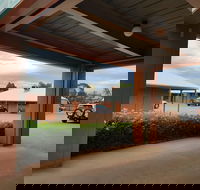 Mud Hut Motel - Tourism Gold Coast