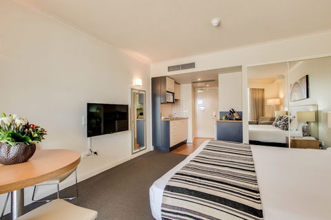 Central Cosmo Apartments - Tourism Gold Coast 4