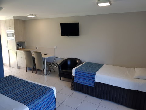 Cardwell Beachcomber Motel And Tourist Park - Tourism Gold Coast 5