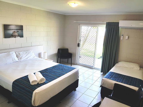 Cardwell Beachcomber Motel And Tourist Park - Tourism Gold Coast 3