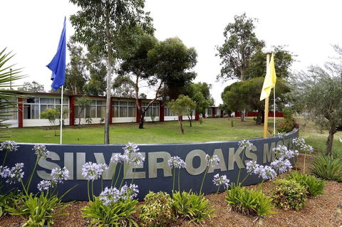 Silver Oaks Motel - Tourism Gold Coast 4
