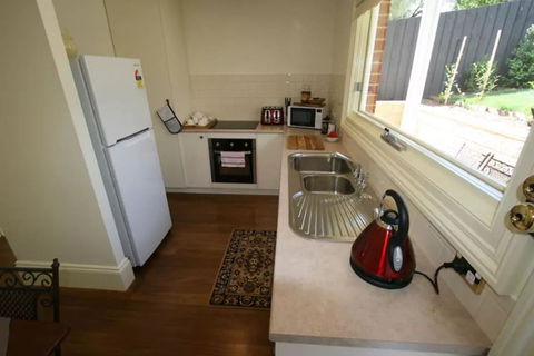 Annies Garden Cottage - Tourism Gold Coast 2