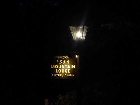 Mountain Lodge - Tourism Gold Coast 1