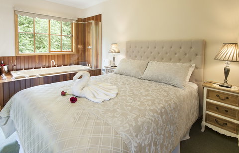 Mountain Lodge - Tourism Gold Coast 6