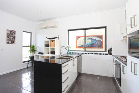 Lakeside Deck House - Tourism Gold Coast 4