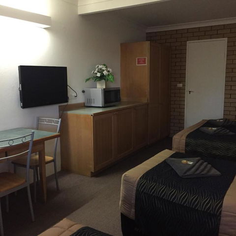 Guyra Motor Inn - Tourism Gold Coast 2