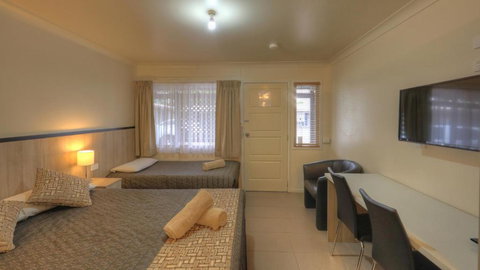 Starline Motor Inn - Tourism Gold Coast 2